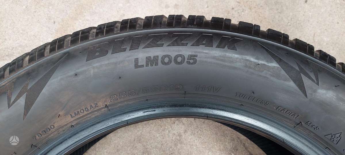 Bridgestone, ziemas 255/55 R19