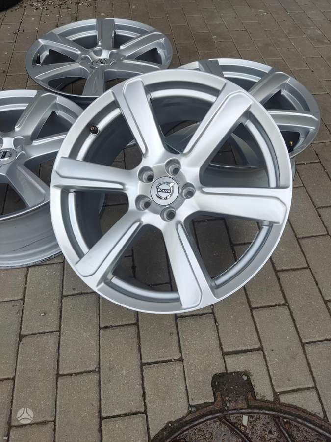Volvo XC, lengvojo lydinio, R19
