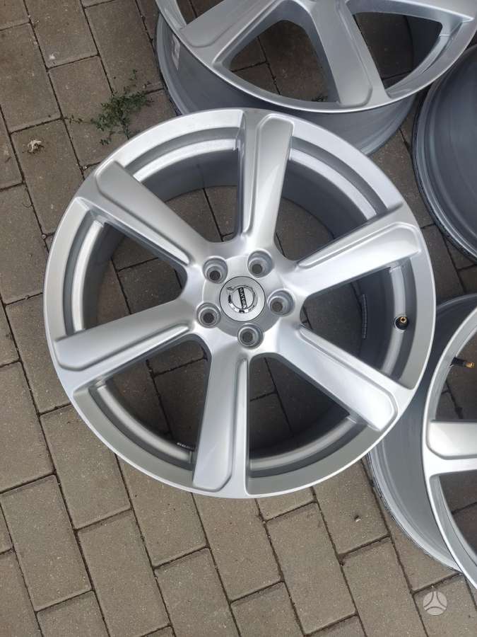 Volvo XC, lengvojo lydinio, R19