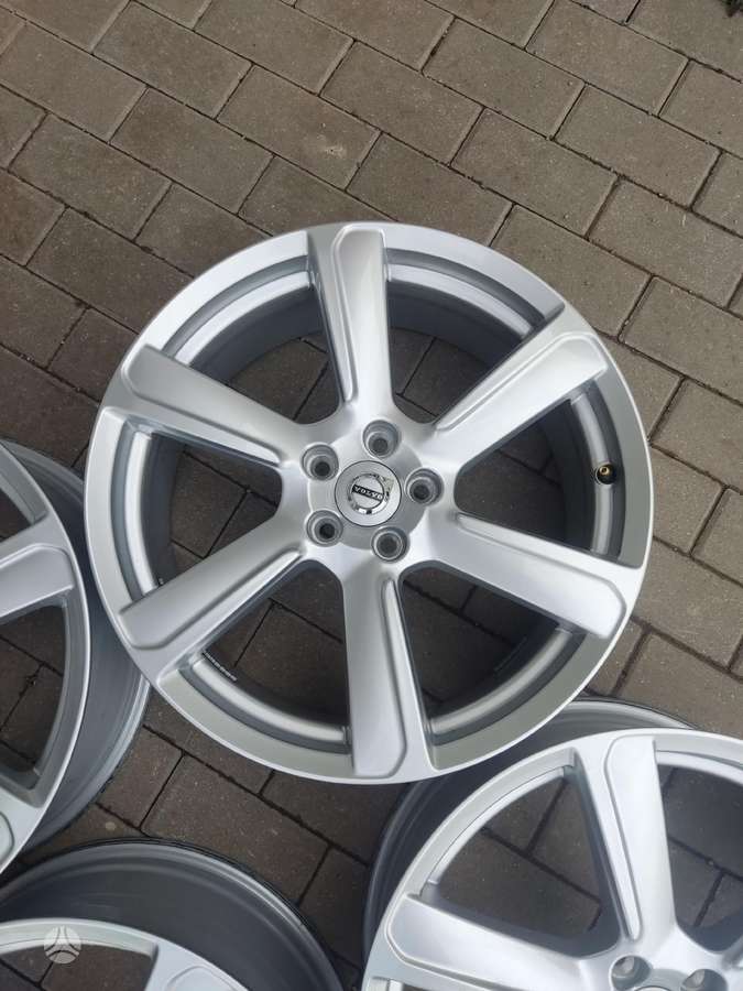 Volvo XC, lengvojo lydinio, R19