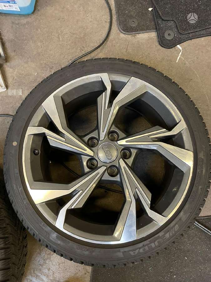 Audi S line, lengvojo lydinio, R18