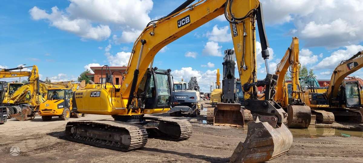JCB JS220LC, ekskavatoriai