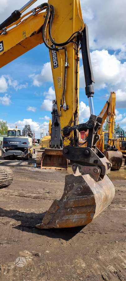 JCB JS220LC, excavator