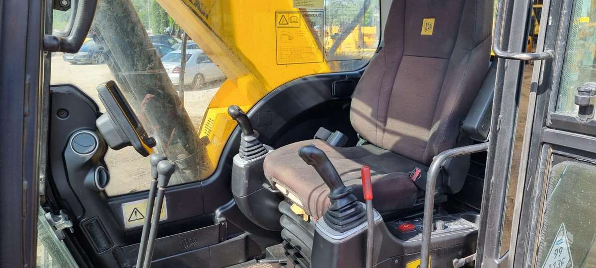JCB JS220LC, ekskavatori