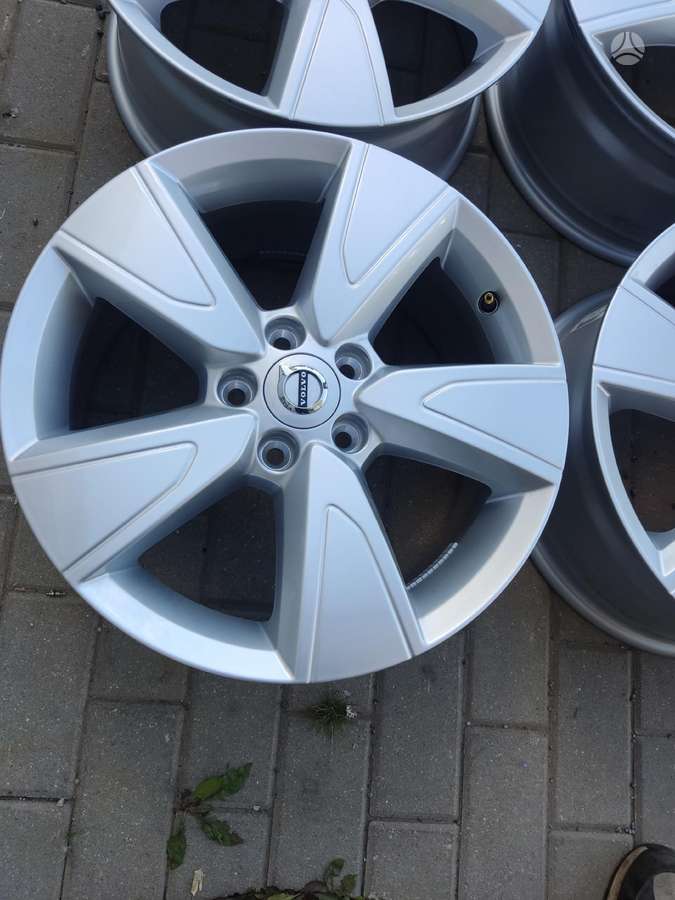 Volvo, lengvojo lydinio, R17