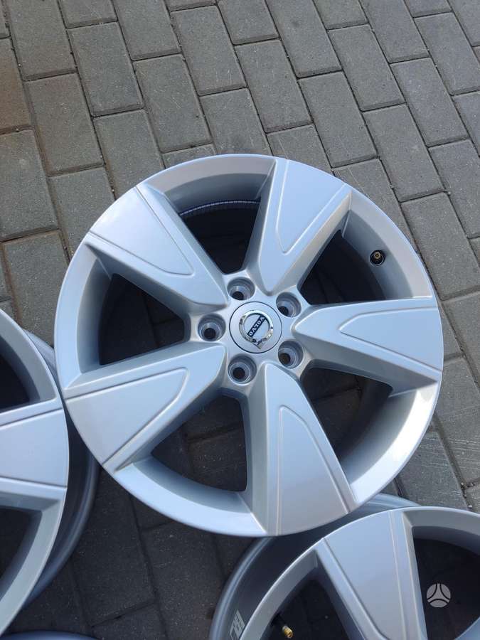 Volvo, lengvojo lydinio, R17