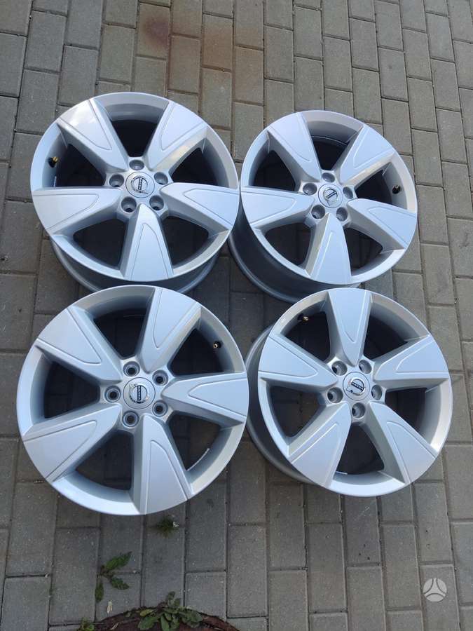 Volvo, lengvojo lydinio, R17