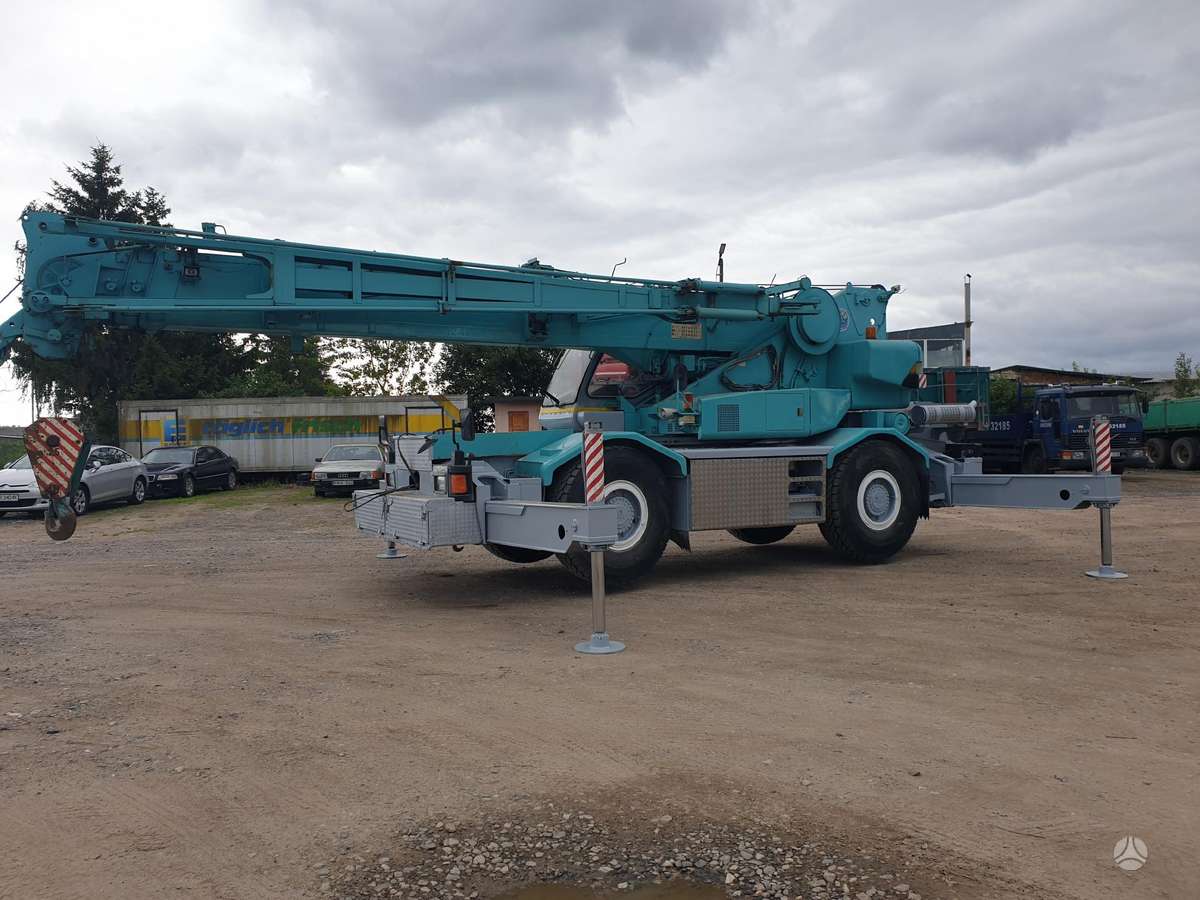 Kobelco RK250-3, crane