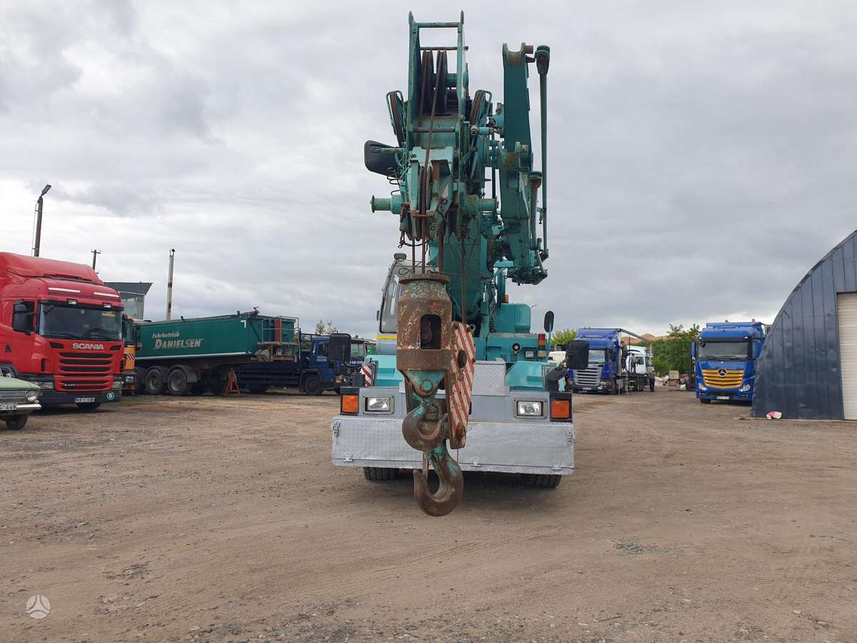Kobelco RK250-3, crane