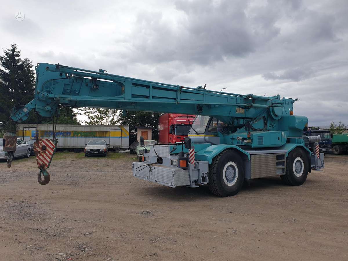 Kobelco RK250-3, crane