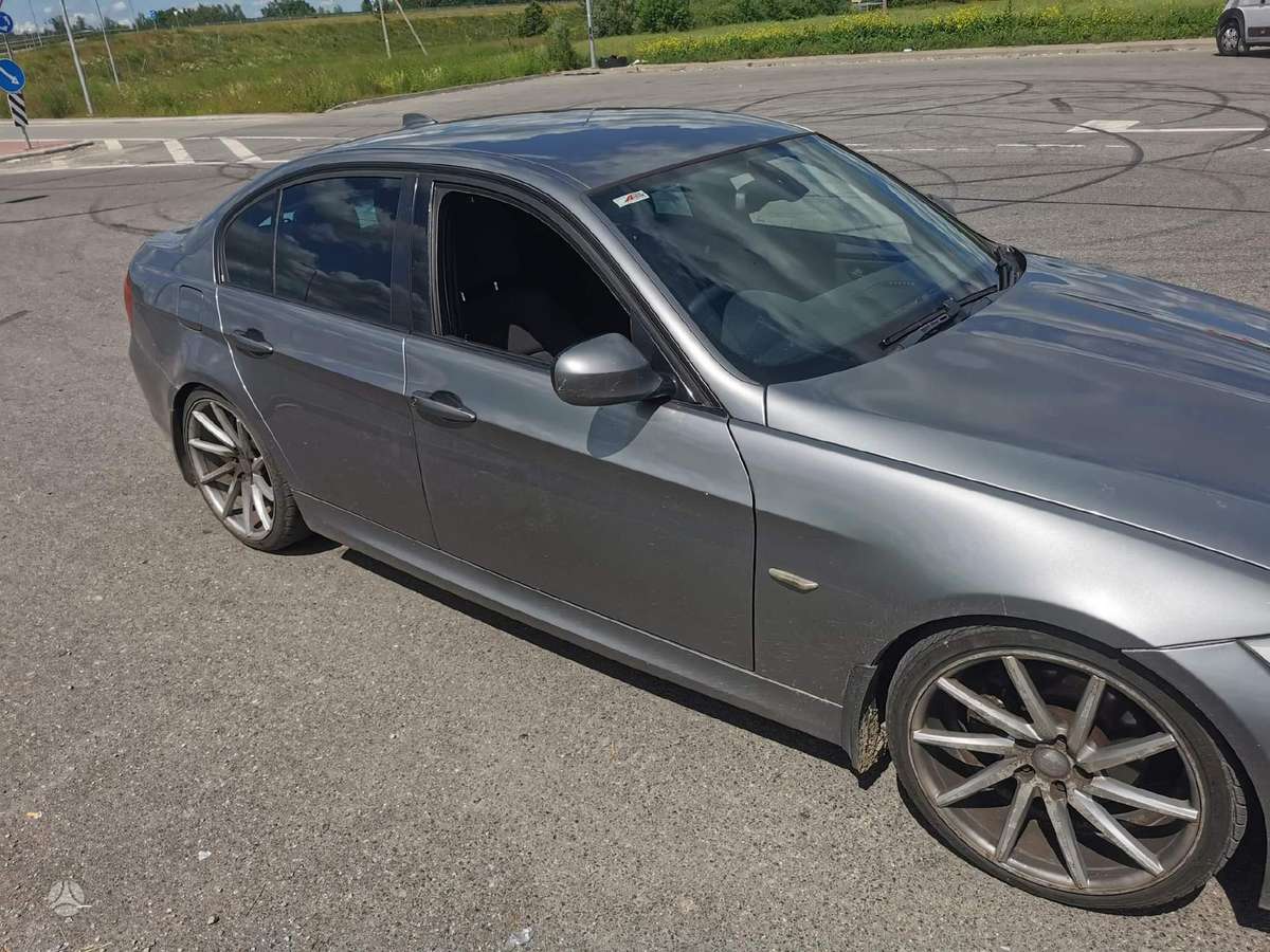 BMW 320 Dalimis