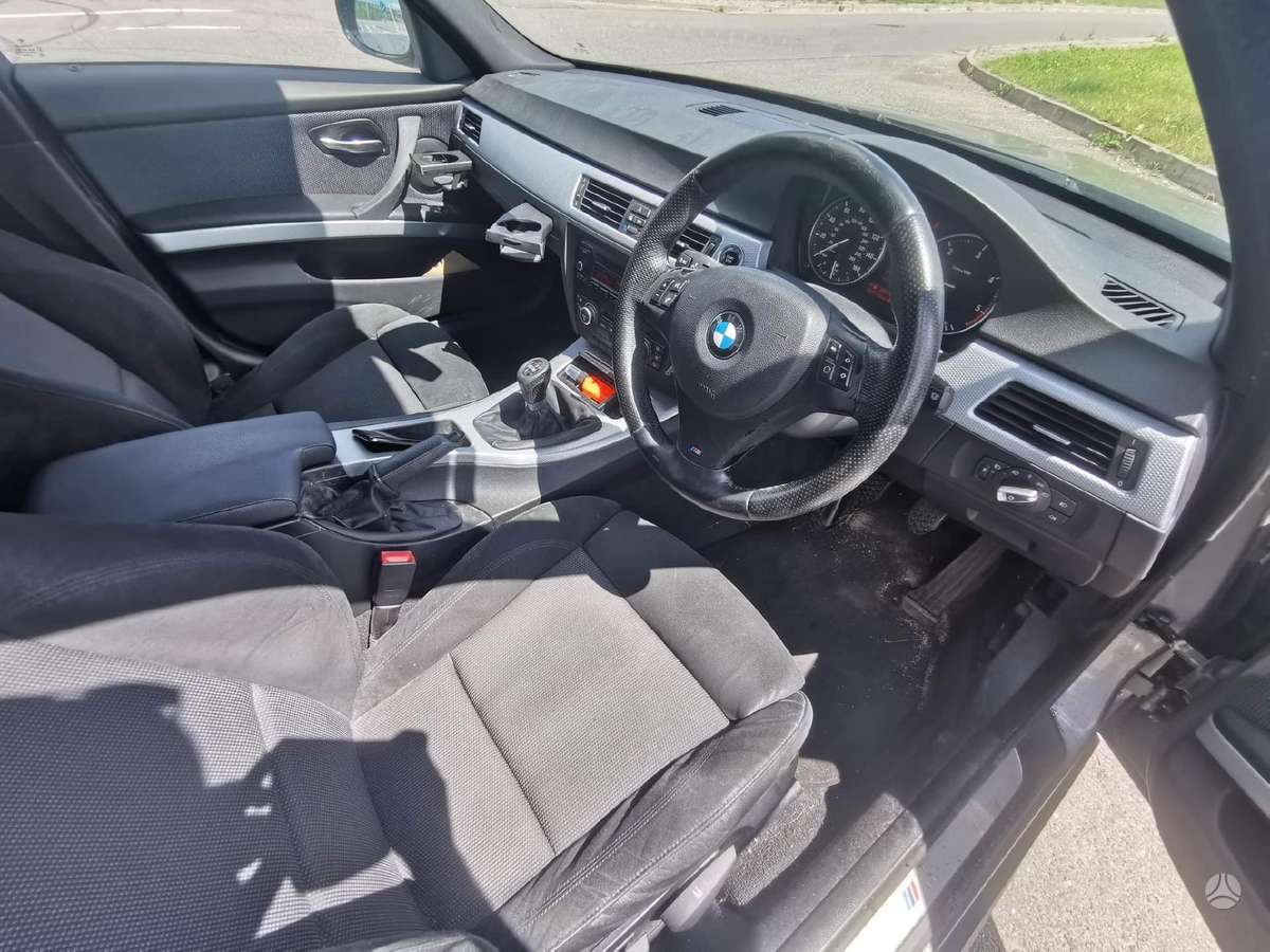 BMW 320 Dalimis