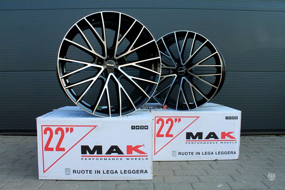 mak-speciale-black-mirror-