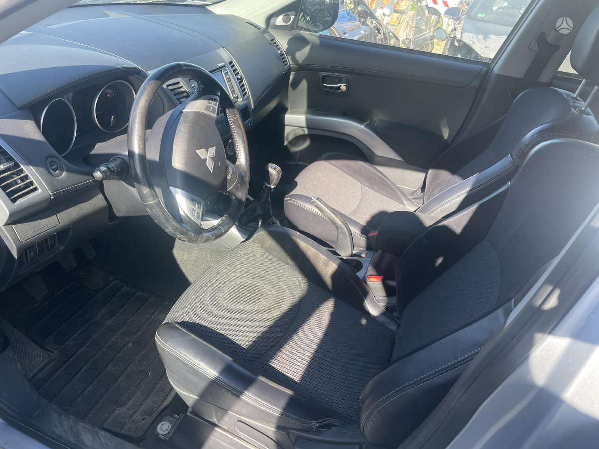 Mitsubishi Outlander по частям
