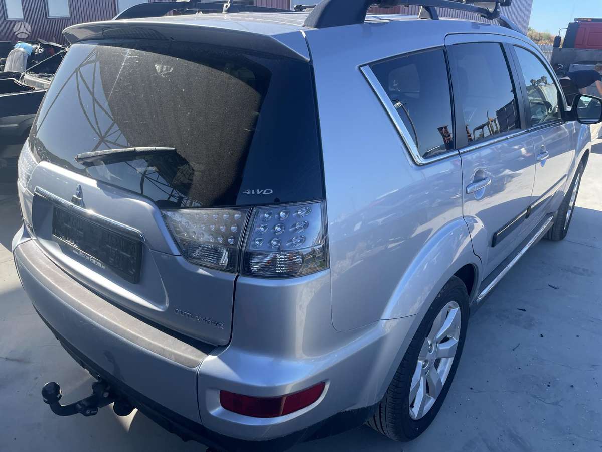 Mitsubishi Outlander dalimis