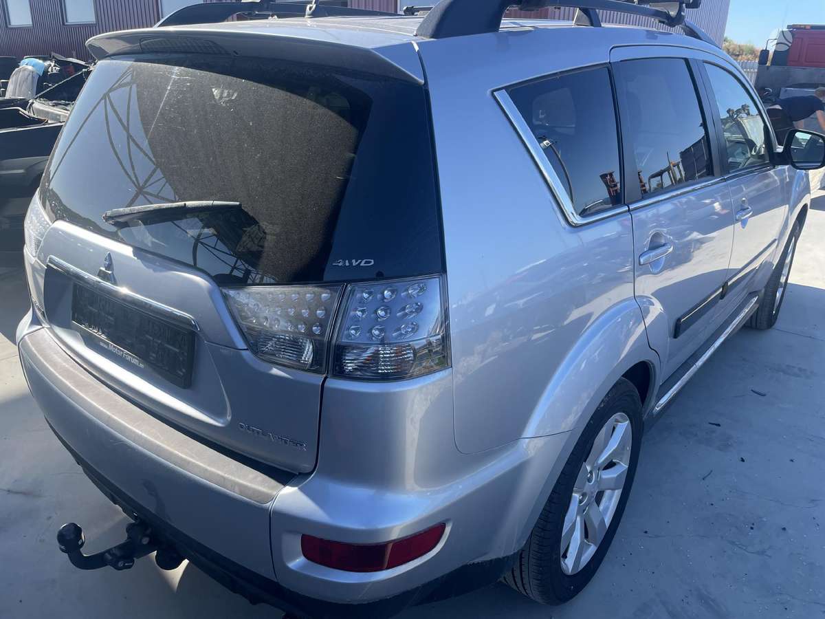 Mitsubishi Outlander for parts
