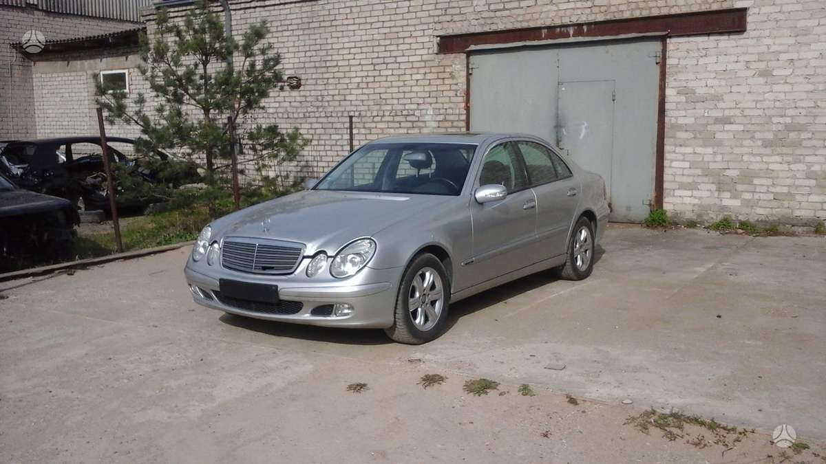 Mercedes-Benz E klasė dalimis.
