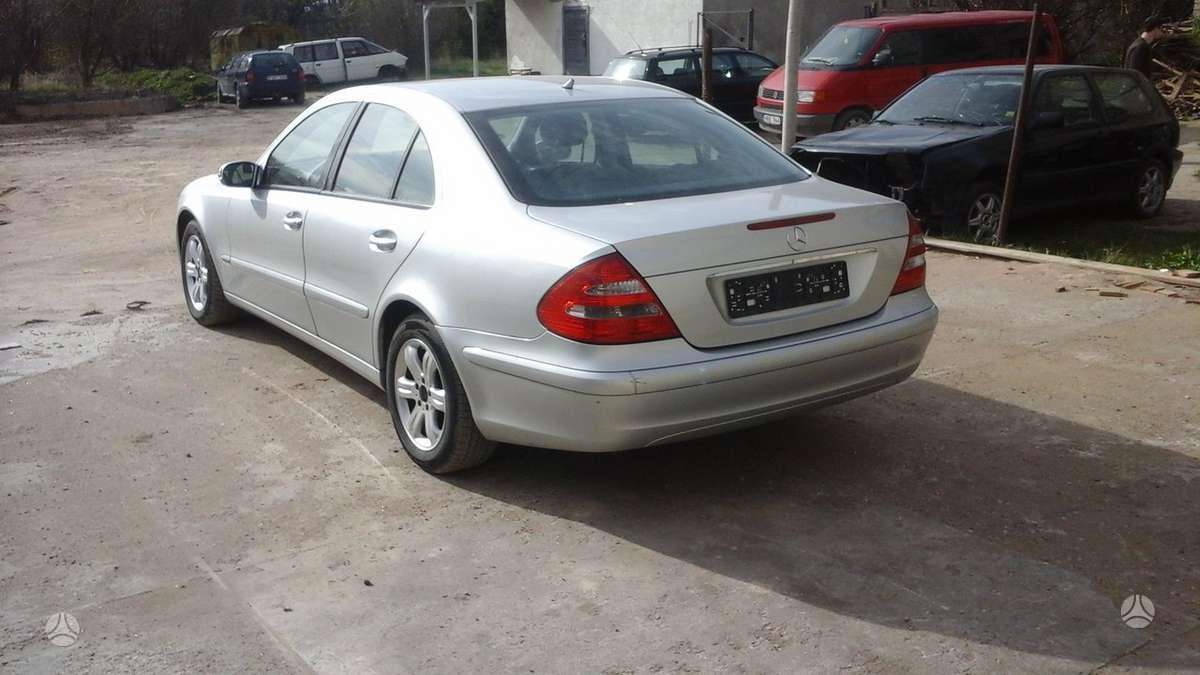 Mercedes-Benz E klasė dalimis.
