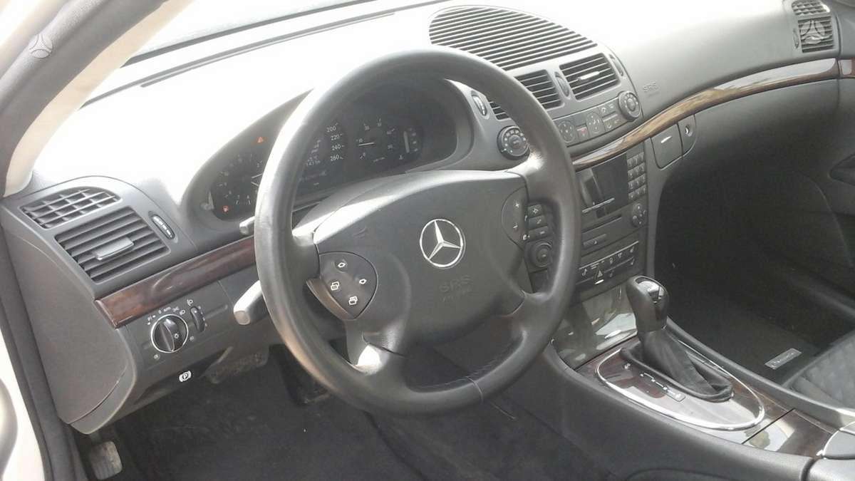 Mercedes-Benz E klasė dalimis.