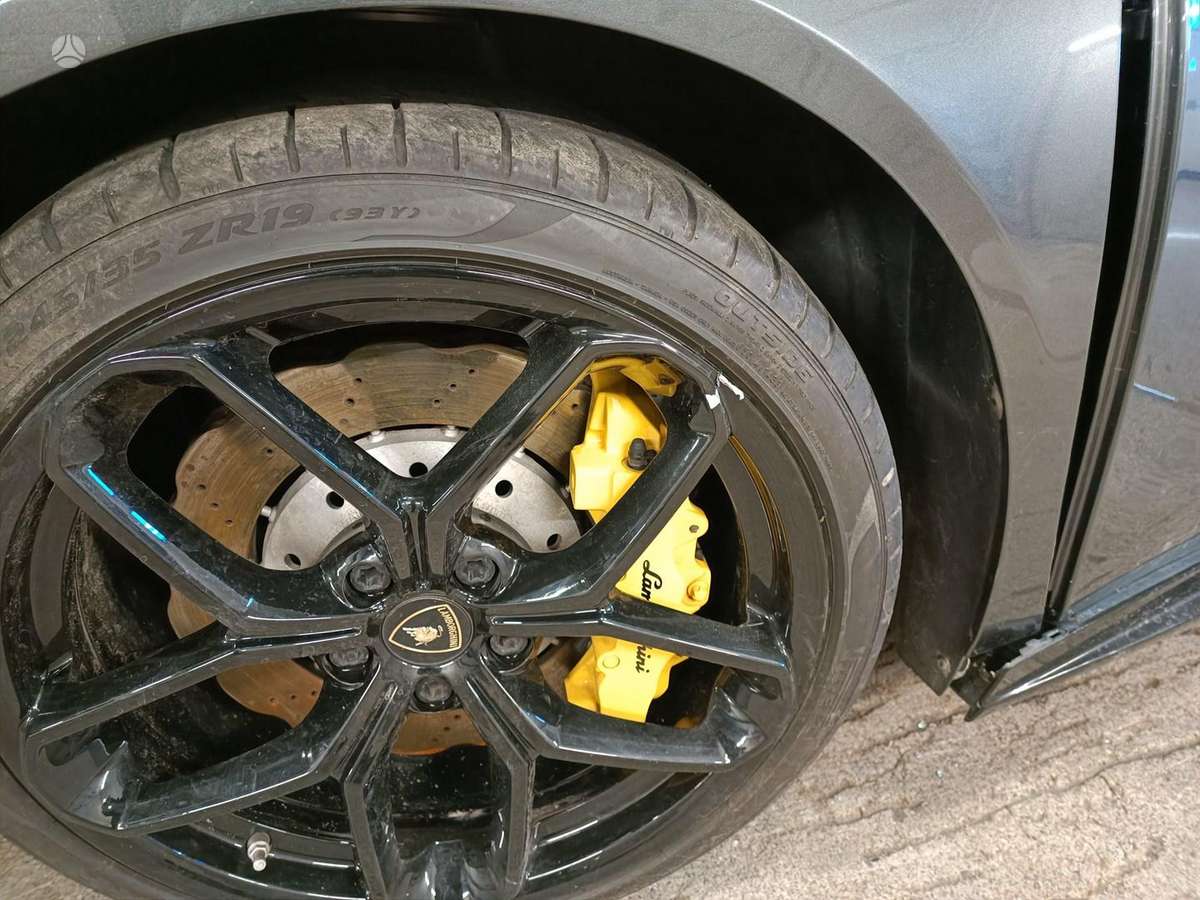 Lamborghini Huracan по частям