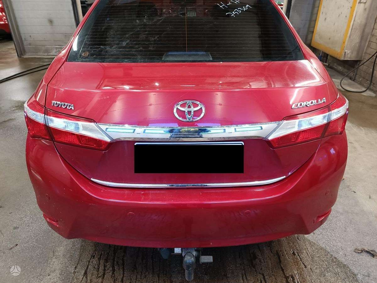 Toyota Corolla по частям