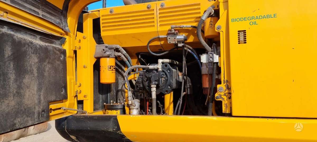 JCB JS290LC, excavator