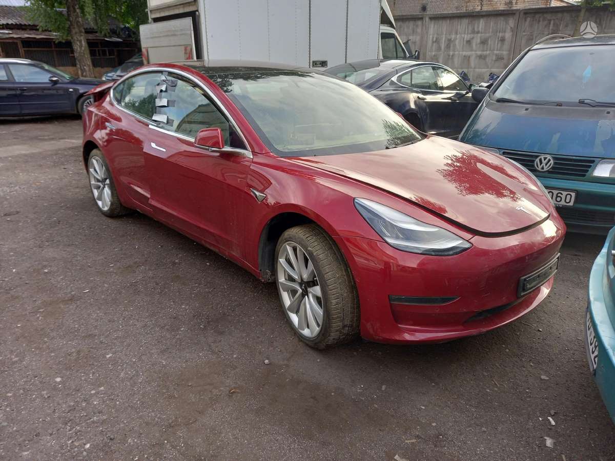 Tesla Model 3 kėbulo dalys