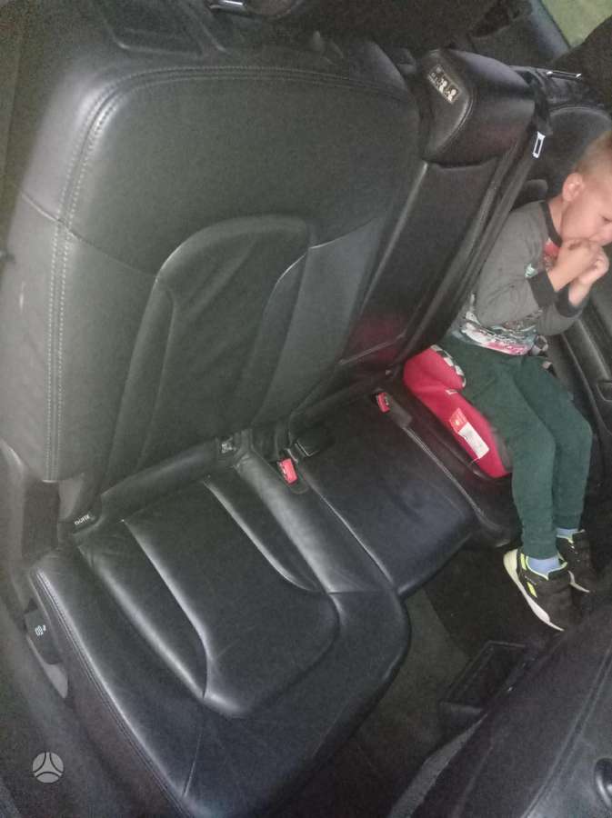 Audi Q7 dalimis. 7 sedynes