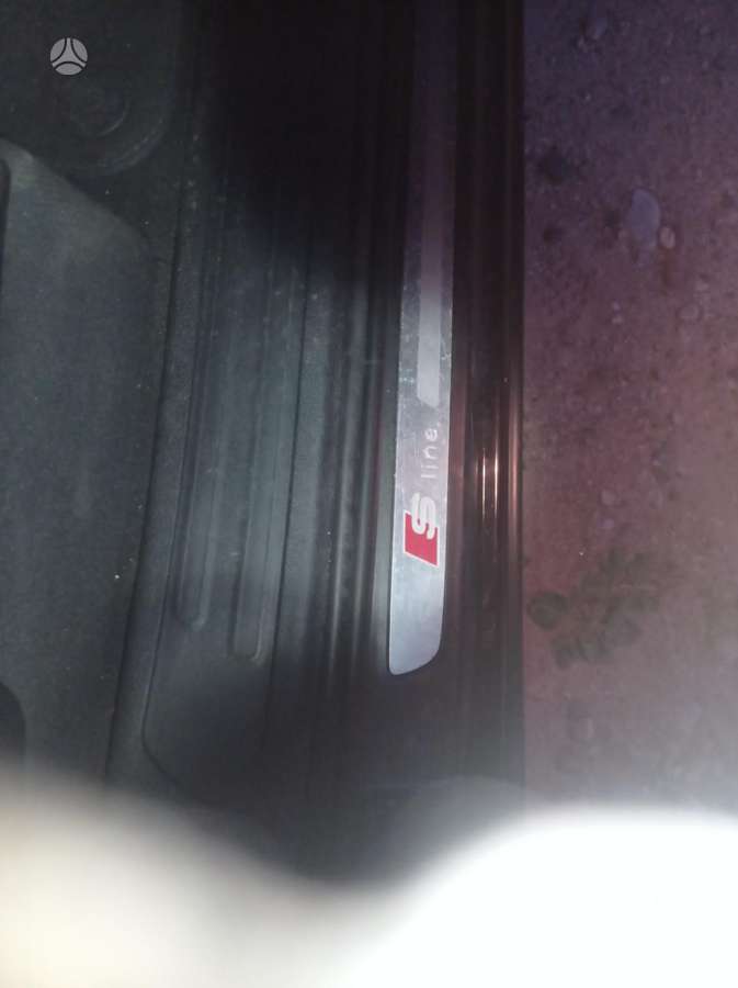 Audi Q7 for parts. 7 sedynes