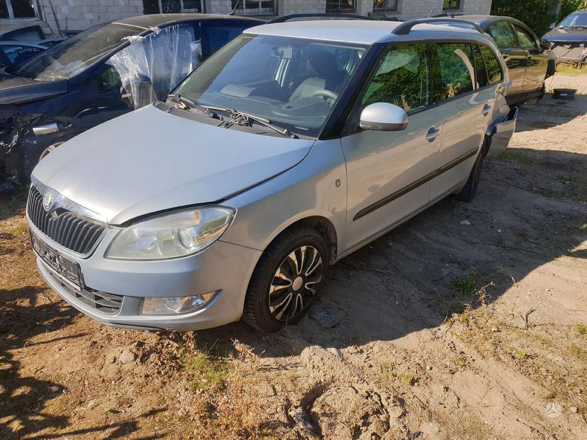 Skoda Fabia dalimis