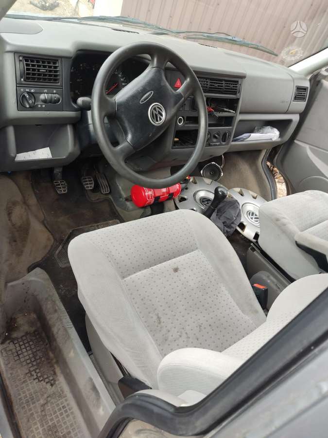 Volkswagen Caravelle, Ajt