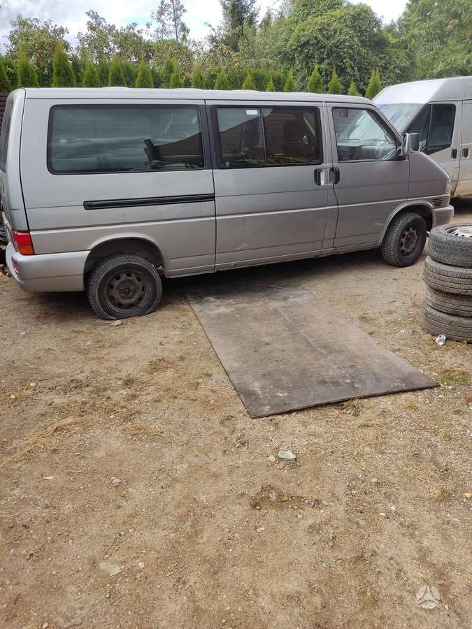 Volkswagen Caravelle, Ajt