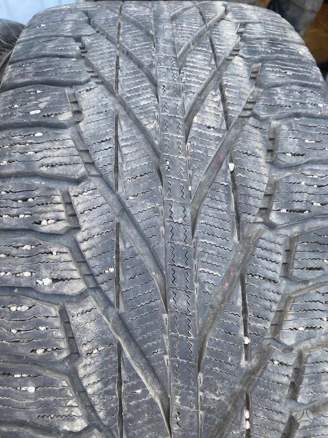 Nokian, žieminės 275/40 R21