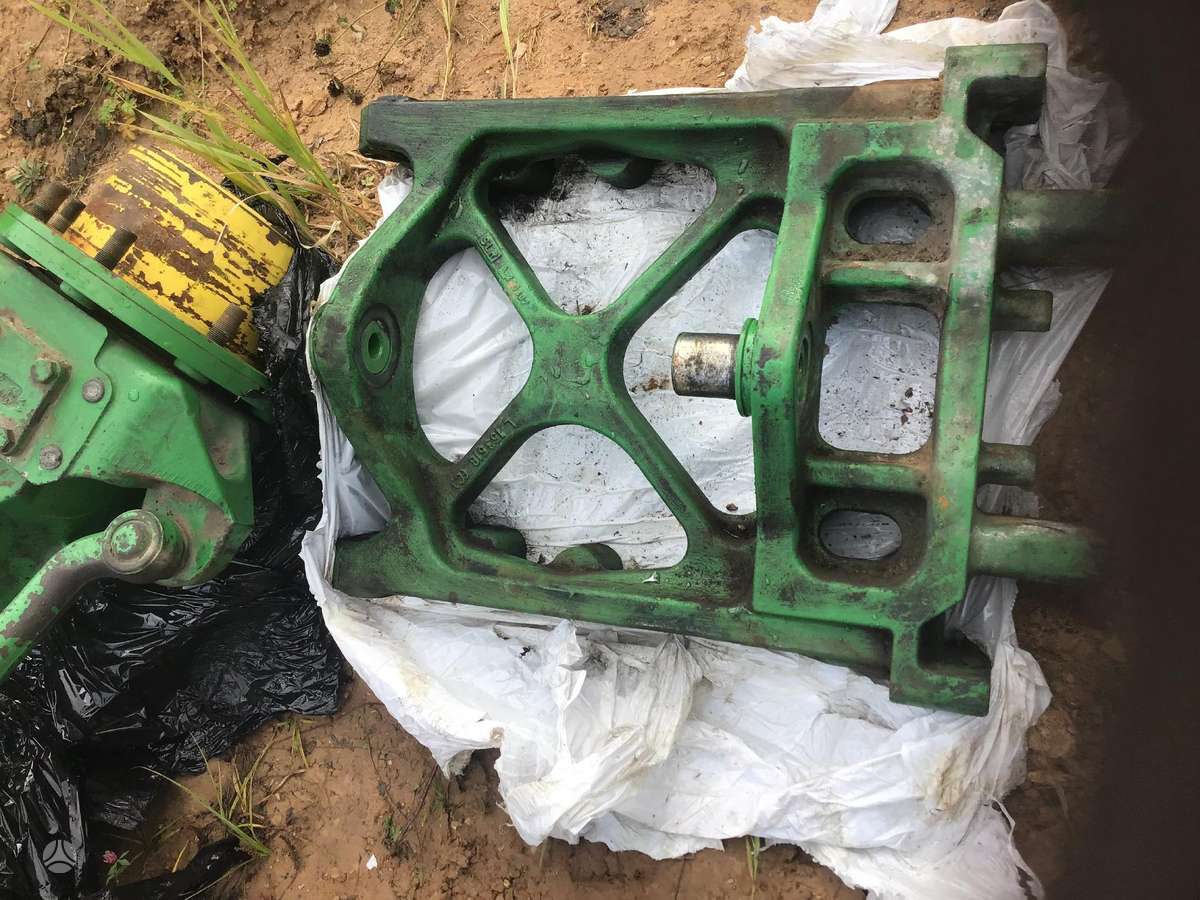 John Deere 6220