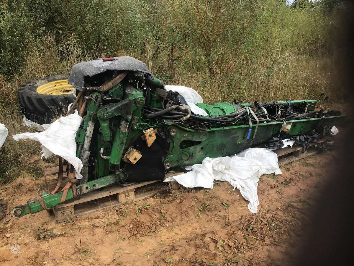 John Deere 6220