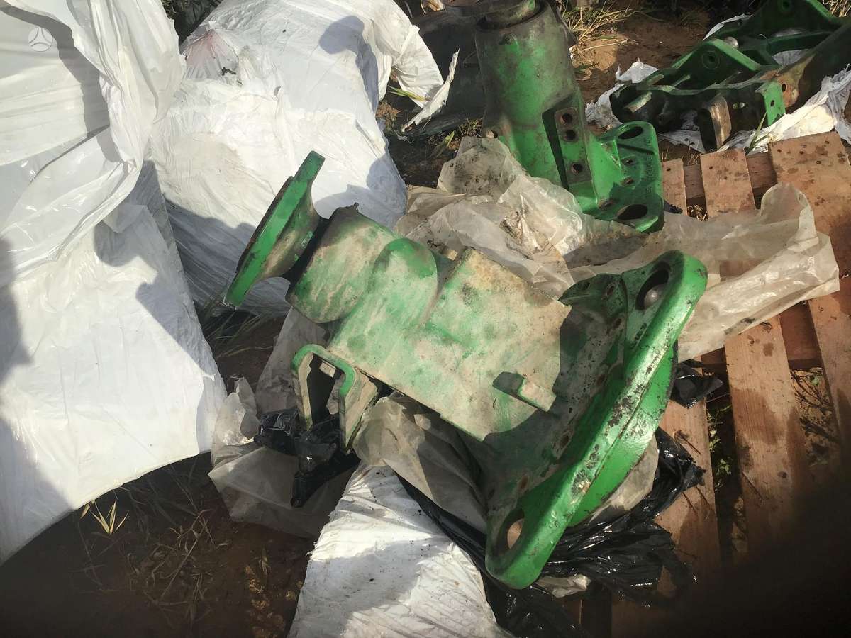 John Deere 6220