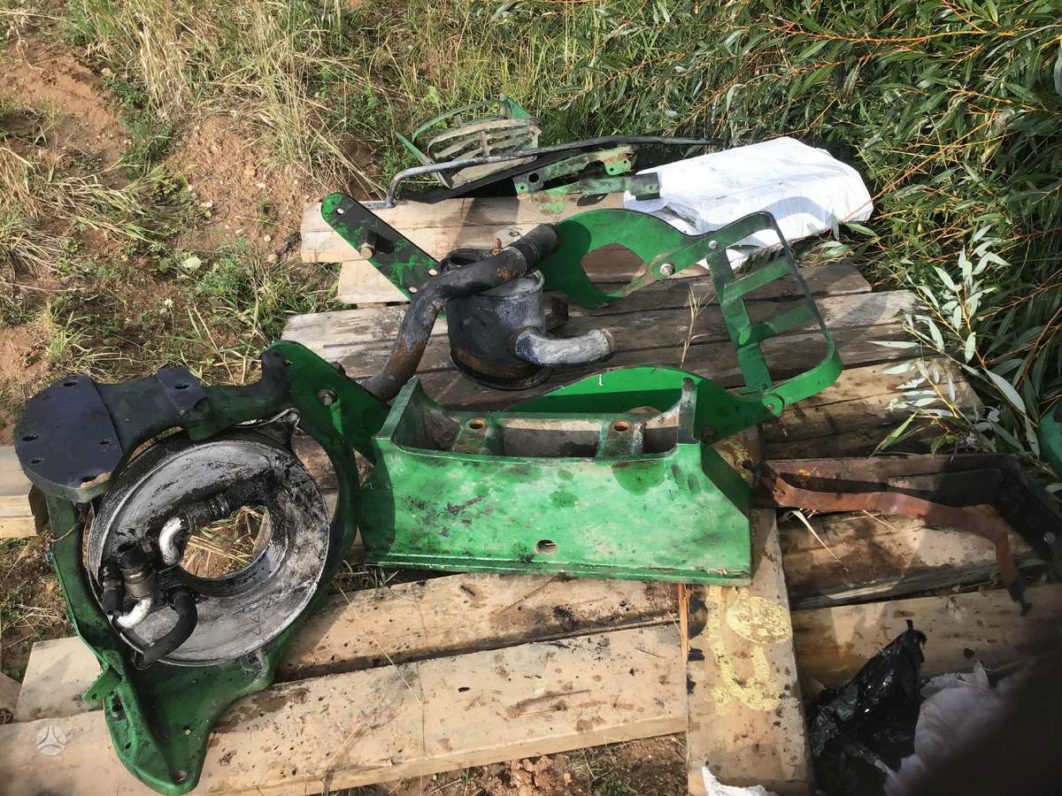 John Deere 6220