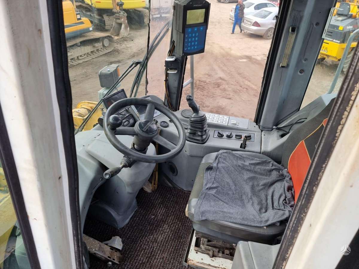 Liebherr L564, frontal loader