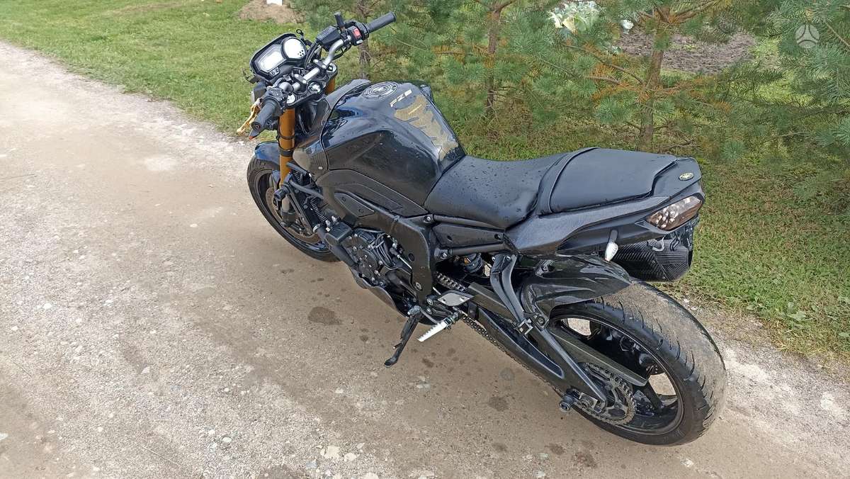 Yamaha FZ, street / classic