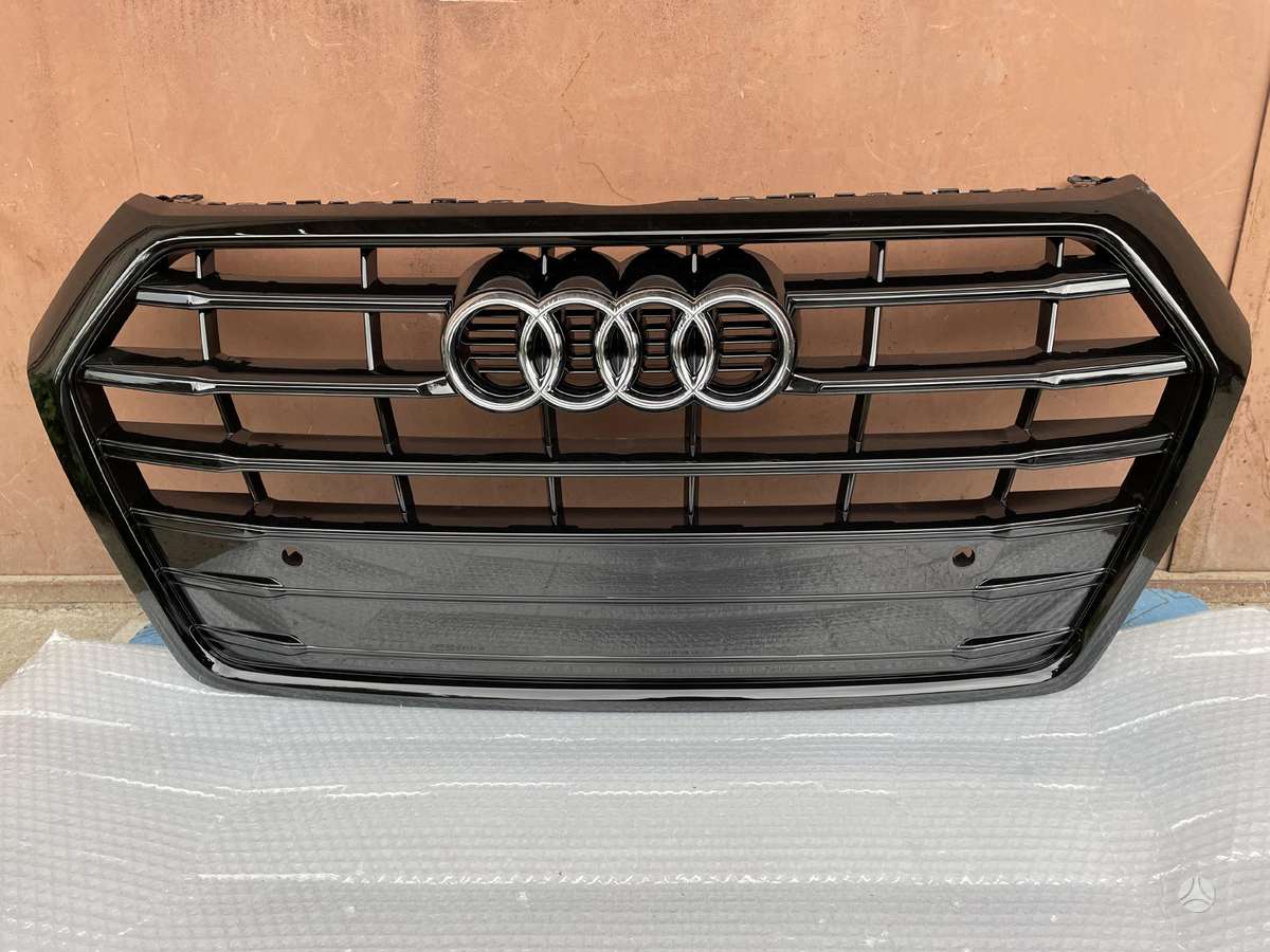 Audi Q5 bamperiai, apdailos grotelės