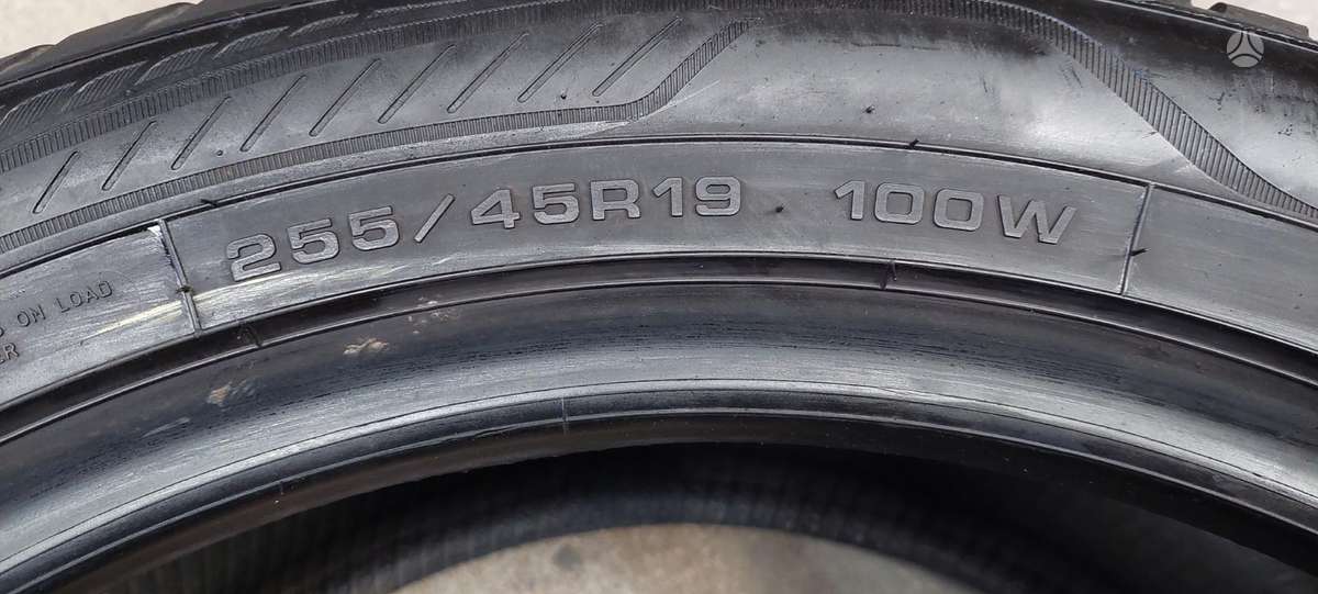 Goodyear, all-season 255/45 R19