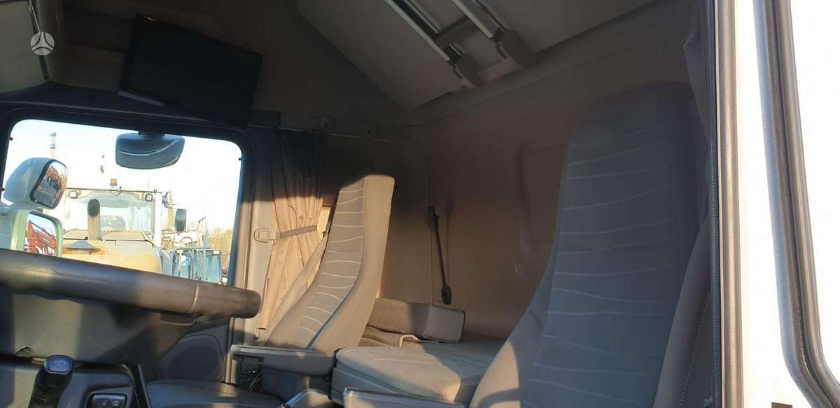 Scania R730 6x4, double sleeper