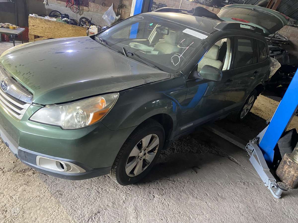 Subaru Outback Usa detales galime siusti