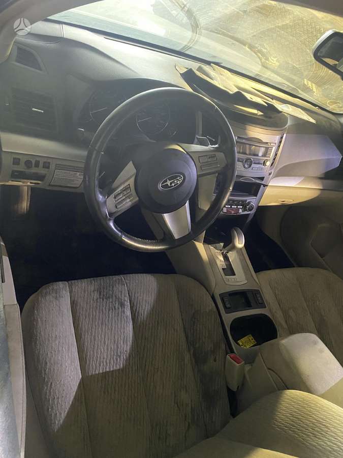 Subaru Outback Usa detales galime siusti