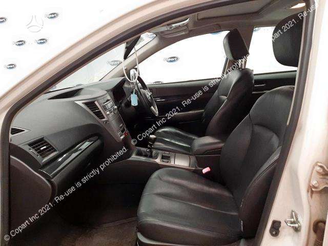 Subaru Legacy dalimis