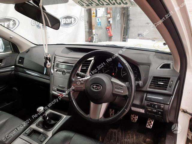 Subaru Legacy dalimis
