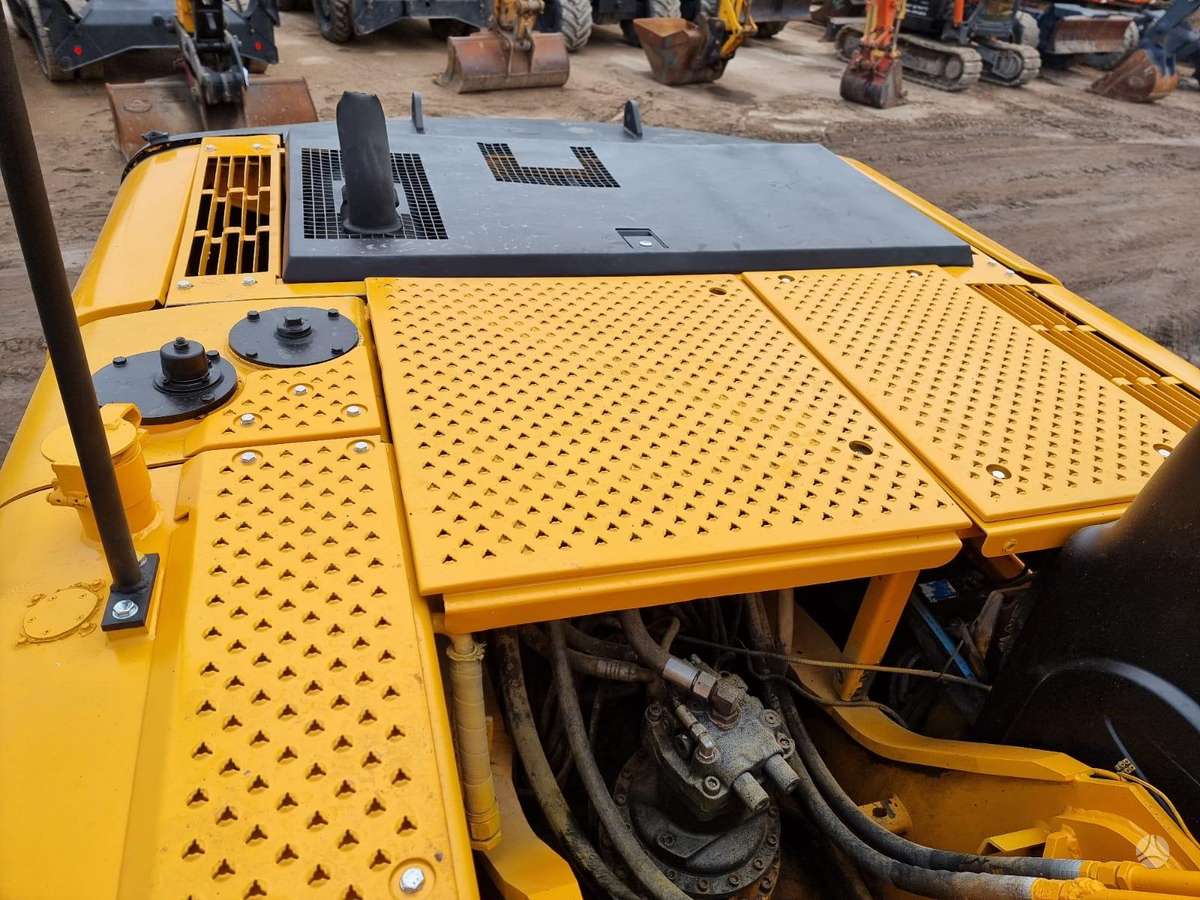 JCB JCB JS 220LC, экскаваторы