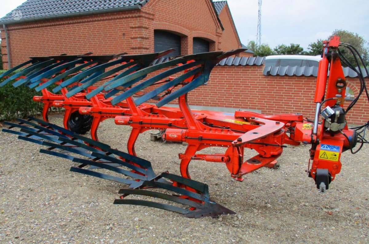Kuhn 151..., ploughs