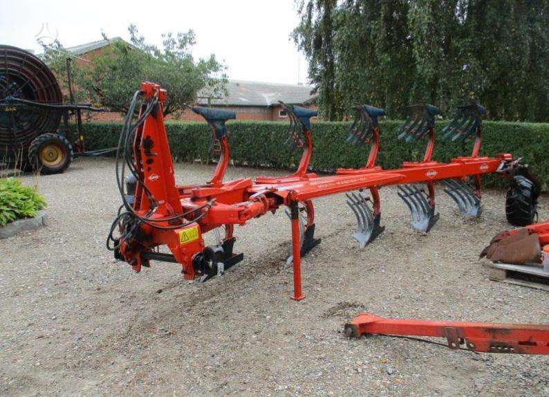 Kuhn 151..., ploughs