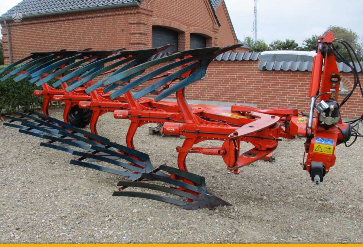 Kuhn 151..., ploughs